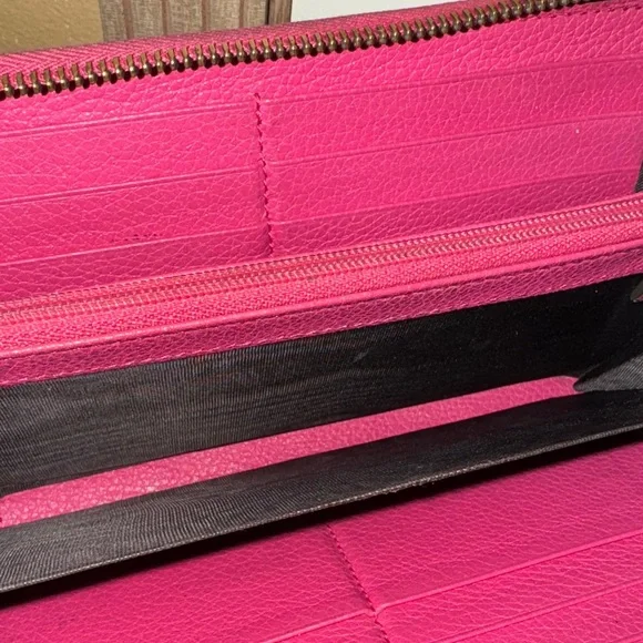Gucci Fuchsia Wallet with Green Accents